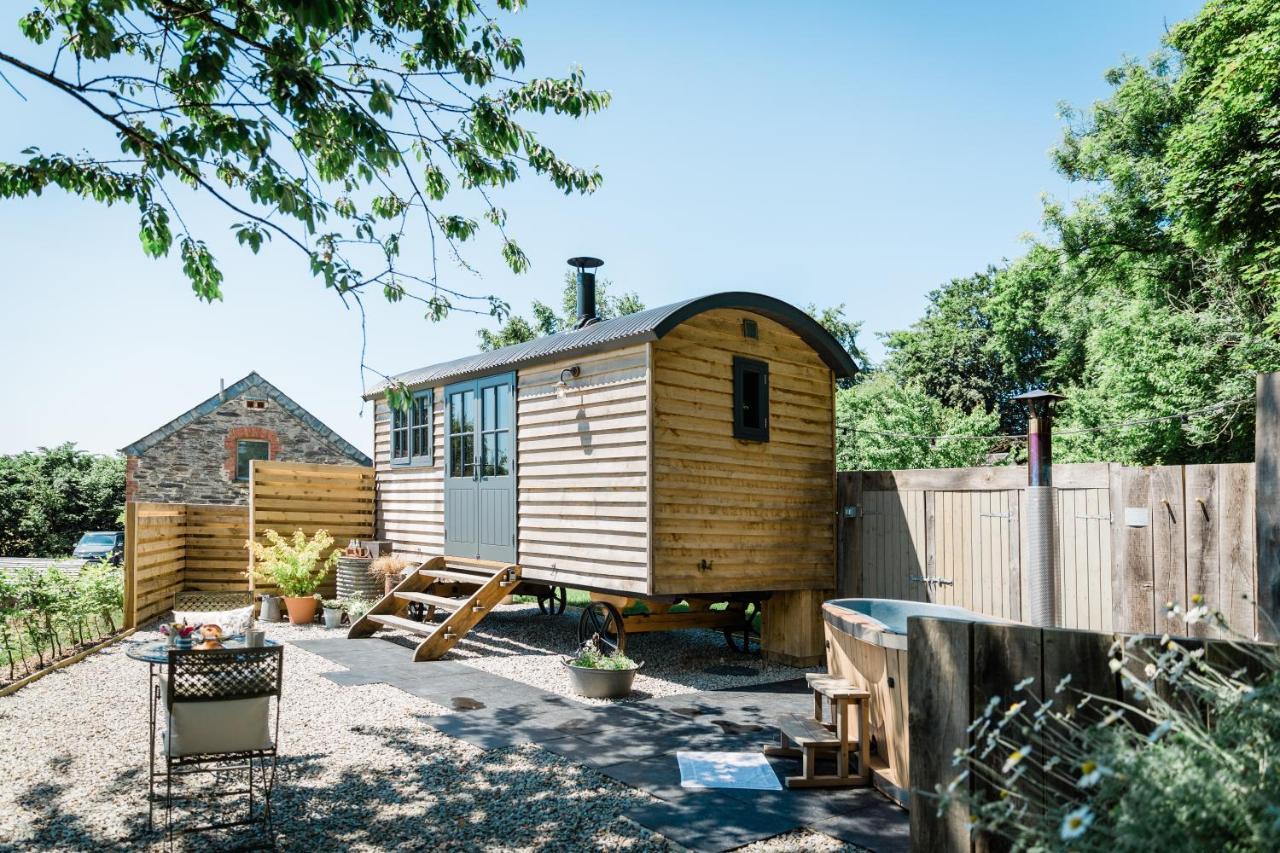 Boutique Cornish Shepherd'S Hut With Hot Tub Launceston Eksteriør billede