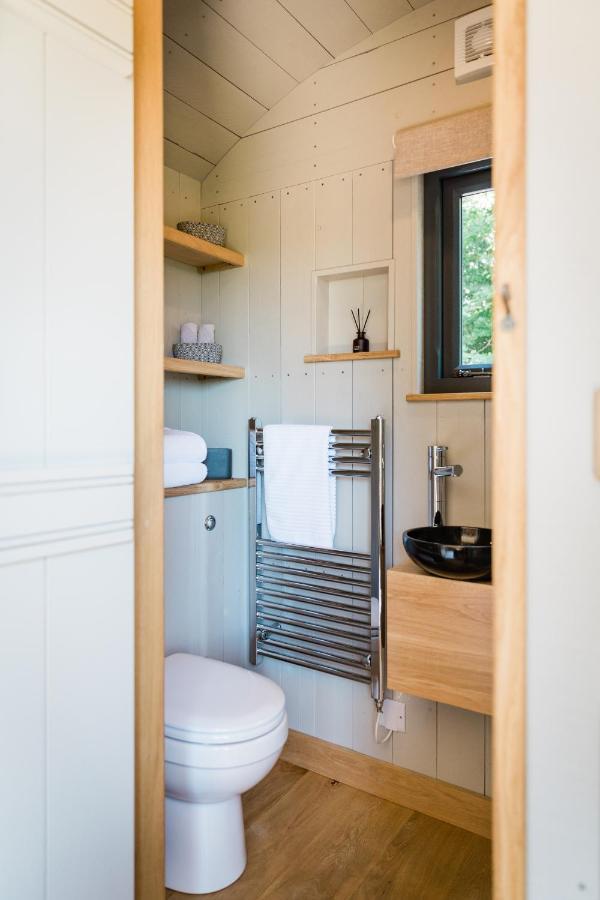 Boutique Cornish Shepherd'S Hut With Hot Tub Launceston Eksteriør billede