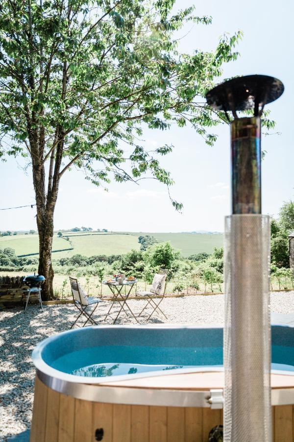 Boutique Cornish Shepherd'S Hut With Hot Tub Launceston Eksteriør billede