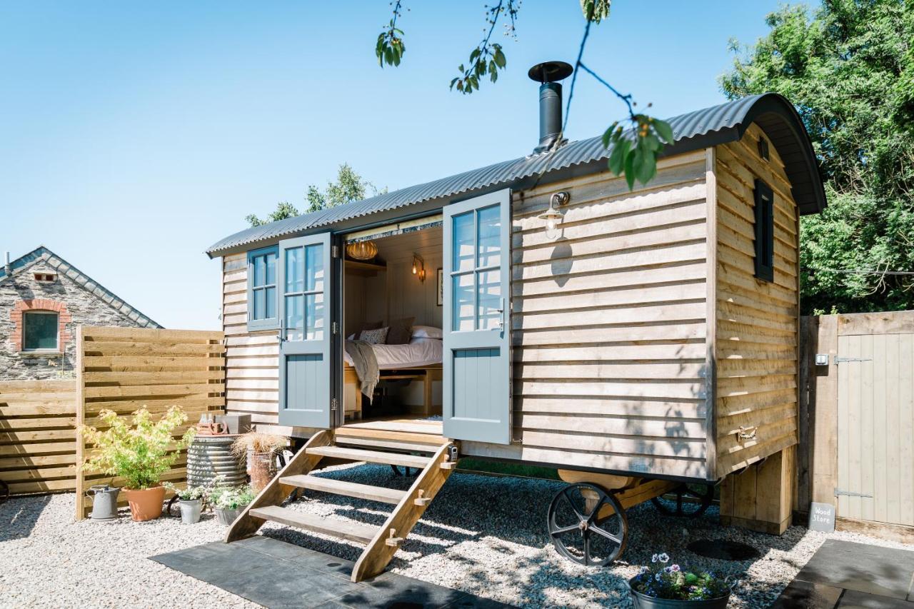 Boutique Cornish Shepherd'S Hut With Hot Tub Launceston Eksteriør billede